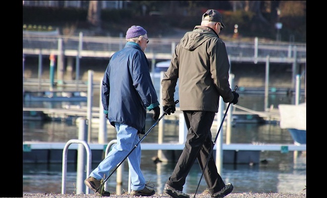 Su aparición está relacionada con la edad, a mayor edad puede haber más riesgo de adquirirla.
