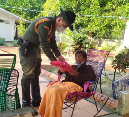 La_policía_en_Santander_no_dejó_pasar_desapercibido_el_día_de_la_familia_2