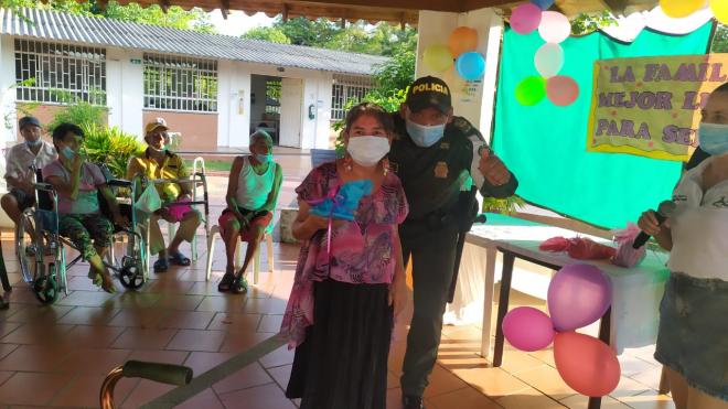 La_policía_en_Santander_no_dejó_pasar_desapercibido_el_día_de_la_familia_3