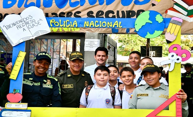 La Policía Nacional le da la bienvenida a 577 mil niños y adolescentes que regresan a clases 