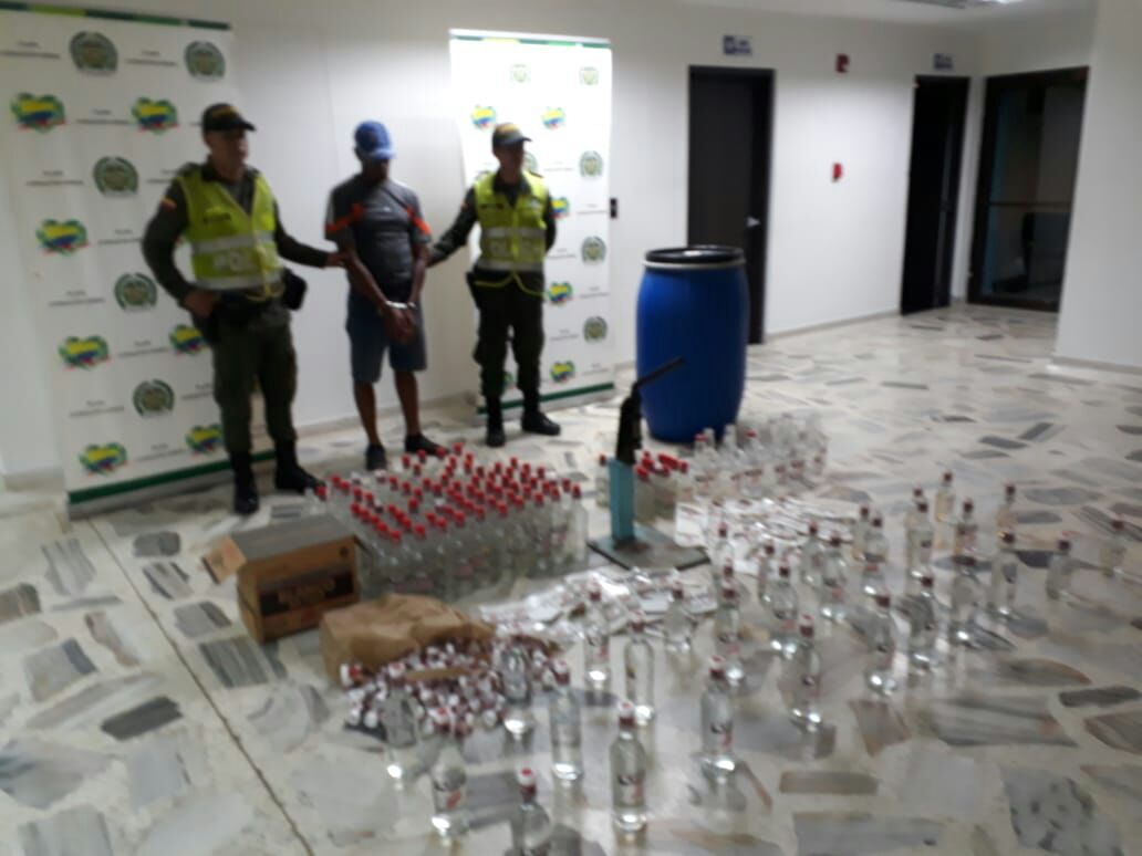 incautacion-licor-adulterado-buenaventura-policia-valle
