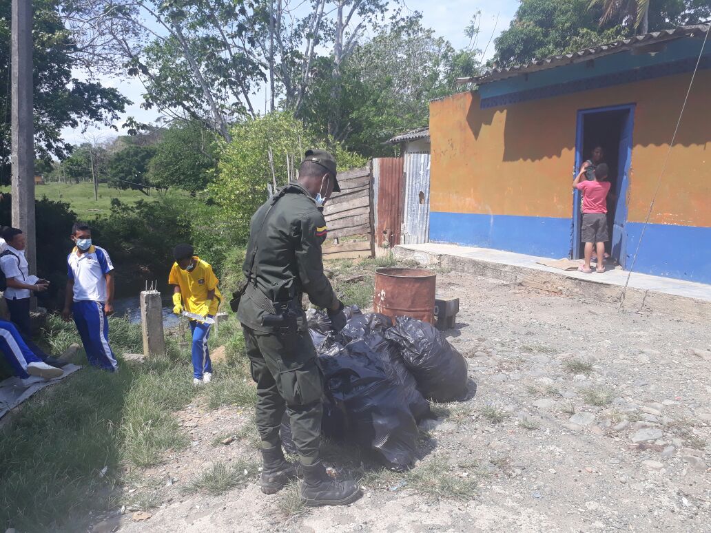 limpiando-al-rio-bajira