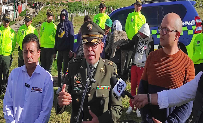 Policía dando rueda de prensa