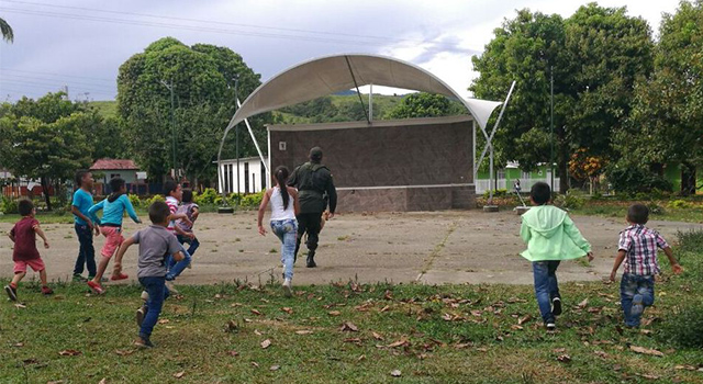 ‘Max’-el perro policía-que ayuda en la enseñanza-del nuevo Código de Convivencia-Meta