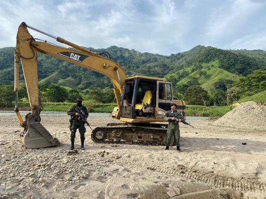 con su escuadrón Móvil de Carabineros 