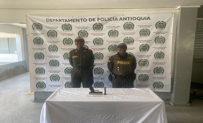 un menor fue aprehendido en un colegio con un arma traumatica