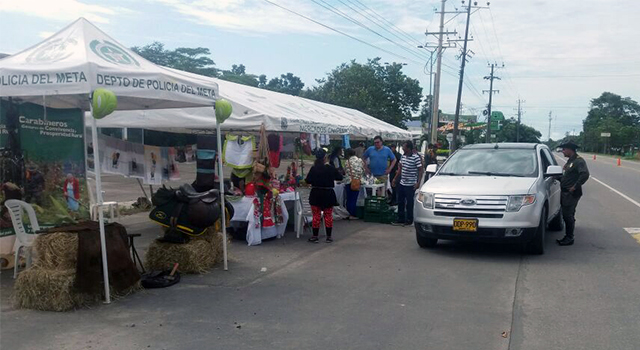 Con-un-“mercado campesino vial”-la Policía Nacional-apoya-a-los-campesinos-del Meta