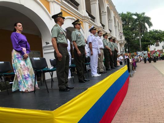 Mesa principal del evento
