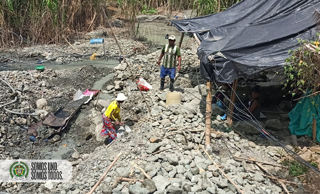 Cinco capturados por el delito de explotación ilícita de yacimiento minero en cauca.
