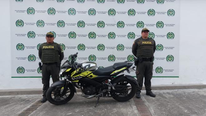 Recuperamos una motocicleta que fue hurtada en el barrio La Pola.