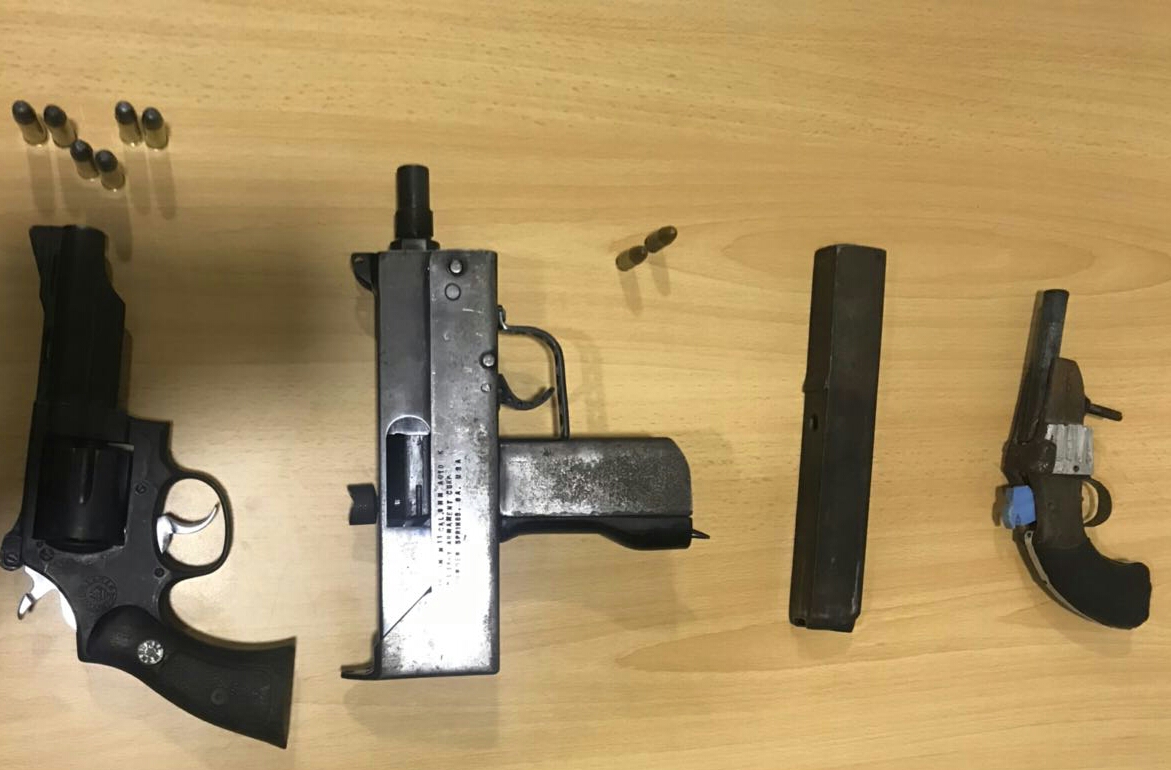 Capturamos-mujer-que-portaba-tres-armas-de-fuego