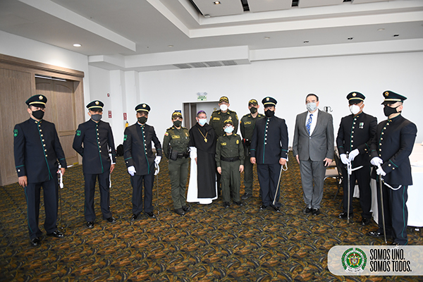 Somos uno, somos todos cumpliendo el sueño de ser policía al pequeño Juan Pablo 