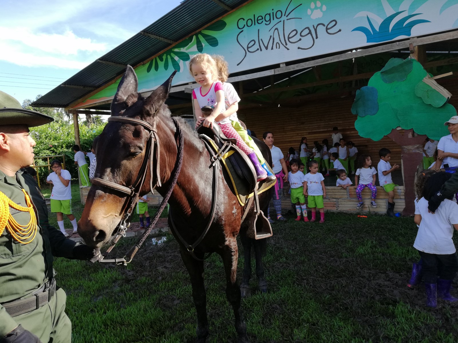 niños-y- carabineros