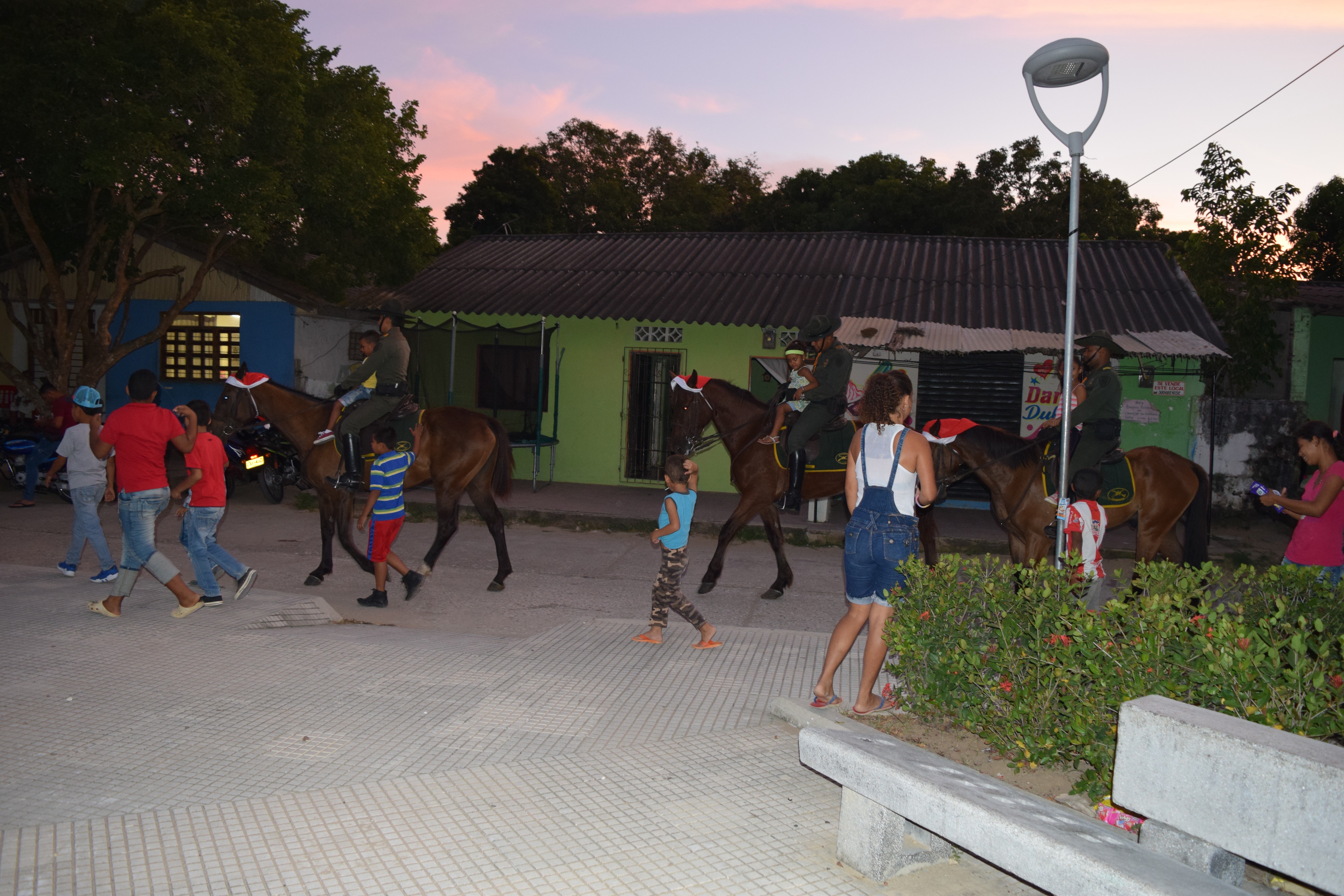 PaseO NAVIDEÑO POR EL BARRIO