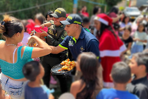 Con_mensajes_de_alegría_y_unión_familiar,_celebramos_las_novenas_navideñas