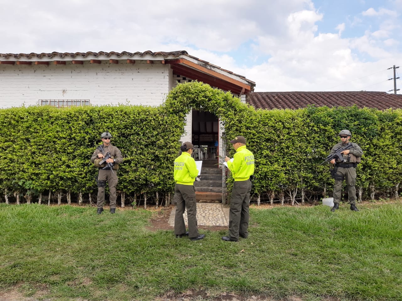 Policía-Antinarcóticos-y-Fiscalía-General-de-la-Nación-ocupan-bienes-avaluados-7500-millones-de-pesos