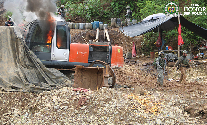 En el operativo se destruyeron seis excavadoras, que generaban ganancias por más de 9.800 millones de pesos anuales 