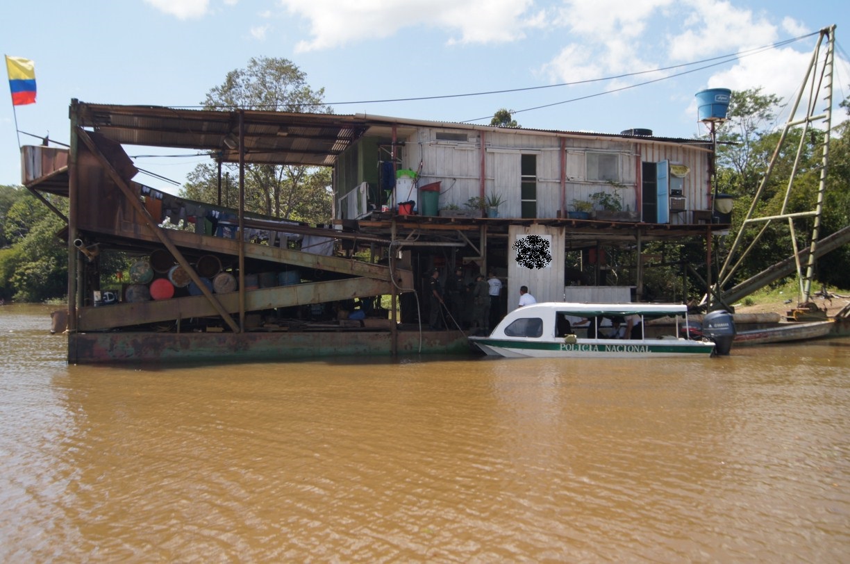 Intervención de nave del grupo aéreo del amazonas 