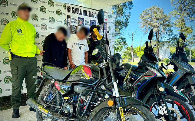En operativos simultáneos, tres motocicletas y un vehículo fueron recuperados por la Policía Nacional
