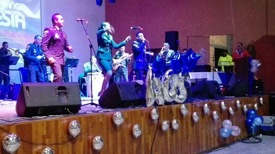 Orquesta internacional Policia Nacional en bingo