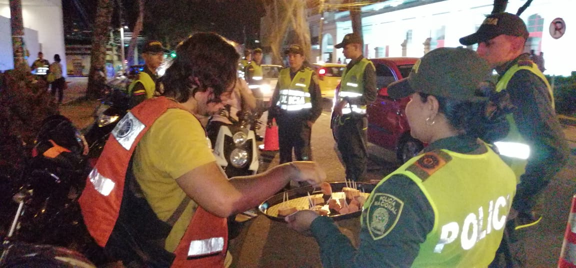 Les dimos papaya, para que no den papaya y cuiden sus pertenencias.
