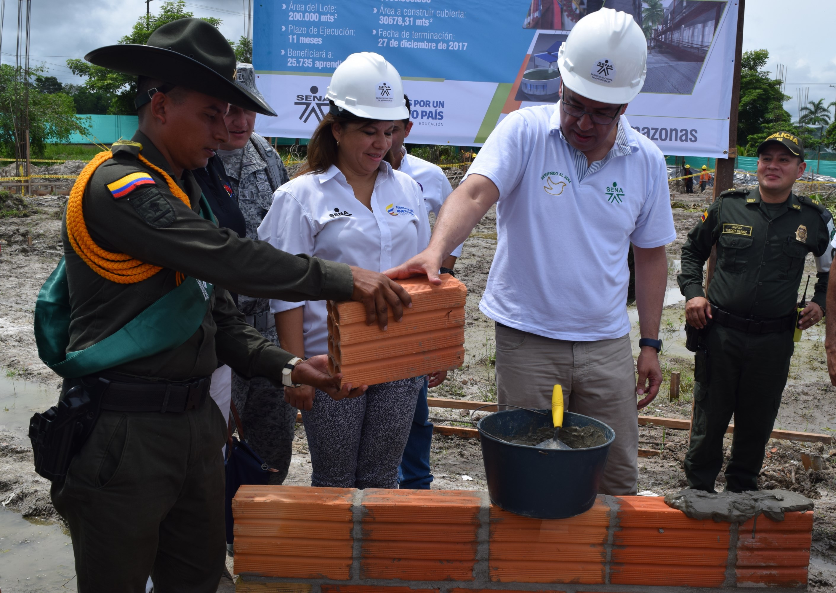 De la mano de las directivas del SENA participó de la ubicación del primer ladrillo para la nueva sede 