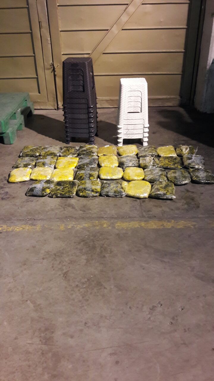 Incautados-20-kilos-de-marihuana-adheridos-a-sillas-plásticas