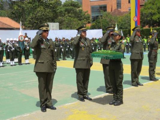 En la Escuela de Carabineros Provincia de Vélez, durante ceremonia especial fueron condecorados 64 policías