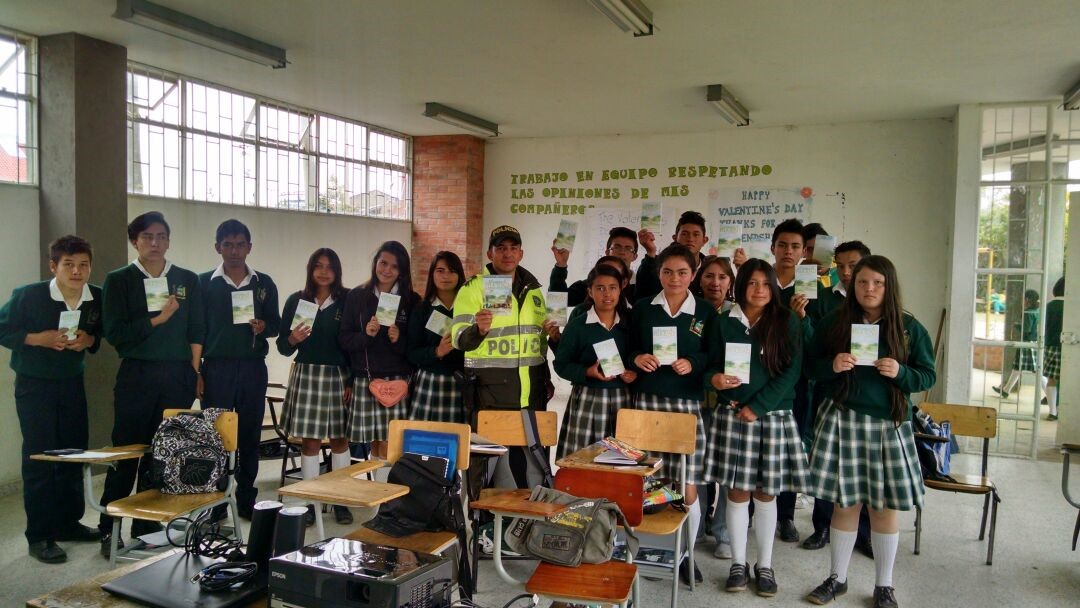 policia-fortalece-valores-comunidad-estudiantil