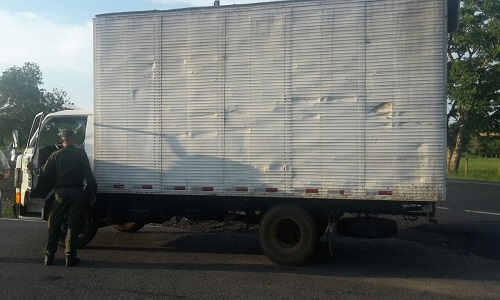 Los uniformados rescataron a tres hombres que se encontraban amordazados por los delincuentes