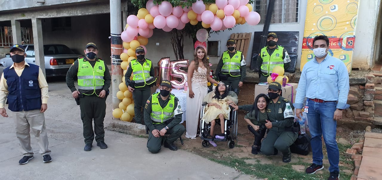 Policía de infancia y adolescencia cumpliendo sueños 