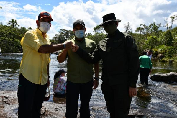 Policía-Nacional-anunció-la-reapertura-del-turismo-en-caño-cristales-en-el-Meta-2