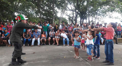 Comunidades en paz al ritmo de la "risoterapia"