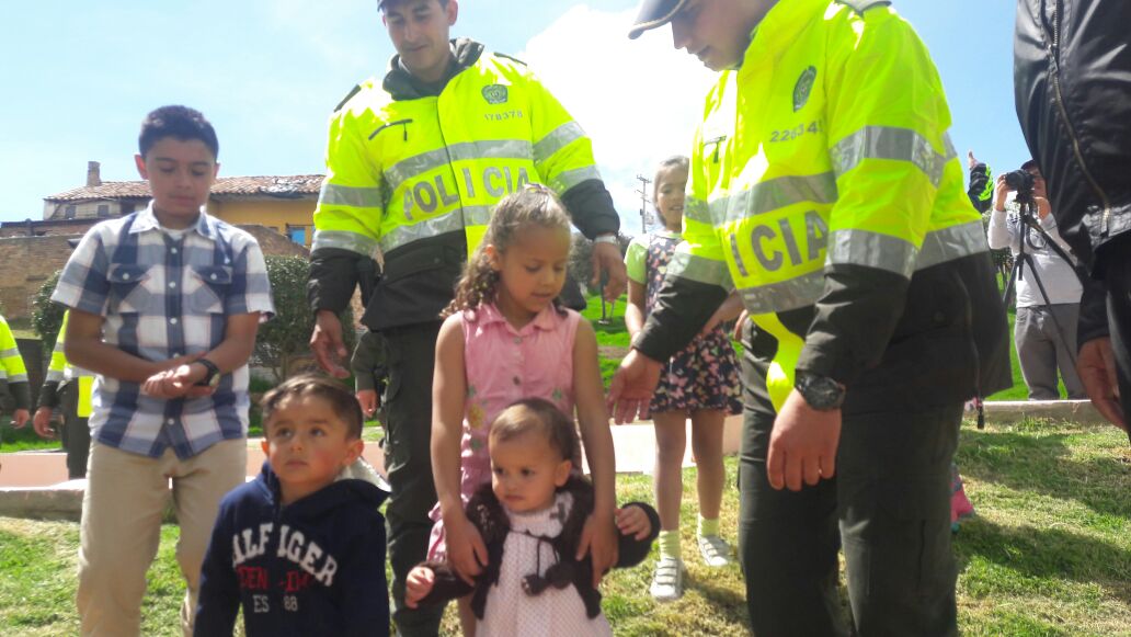 ornato y embellecimiento en parques Policía metropolitana de Tunja 