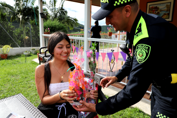 Policía conmemoró el día internacional de la mujer en Palestina Caldas