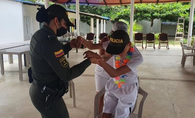 Policía de infancia y adolescencia cumple los sueños de un adolescente en Urabá2