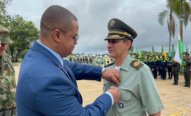 Condecoraciones por los 131 años por Colombia 