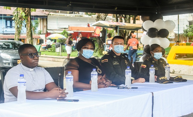 Policía graduó a 12 niños, niñas y adolescentes de Tadó como cívicos infantiles y juveniles