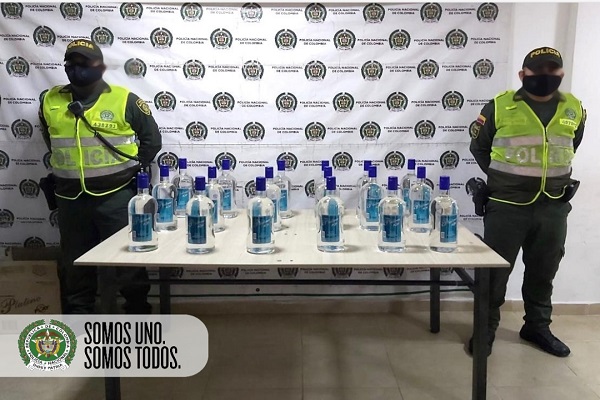Policía-incauta-18 botellas-de-licor-a-un-ciudadano-en-Istmina-Chocó