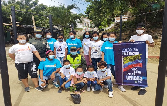 Se realizó una siembra de 300 árboles nativos, los cuales ayudarán a la purificación del aire.