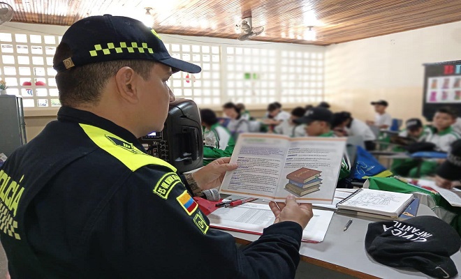 Policía Nacional, da inicio al programa cívico juvenil en la capital huilense