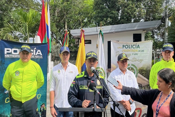 Policía nacional en rueda de prensa