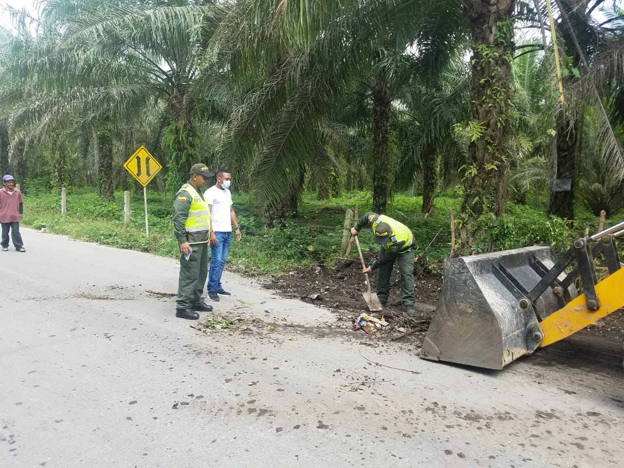 policia-ornato-jornada de aseo-invasion de basura-prado sevilla-zona bananera