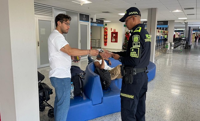 policía con comunidad