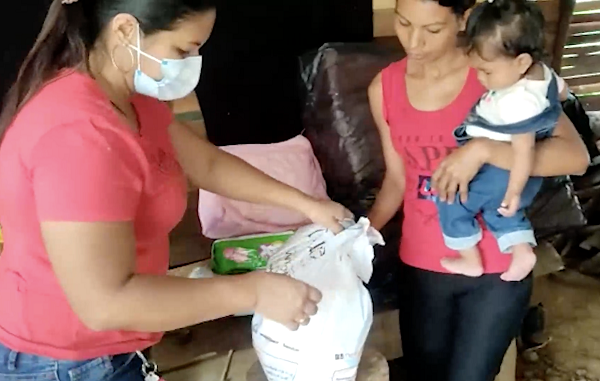 Policías_y_comunidad_se_unieron_en_un_gesto_de_Solidaridad_2