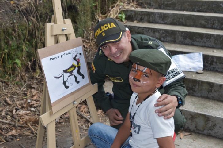 Poli- Picassos estrategia de la Policía para fomentar la creatividad de nuestros niños