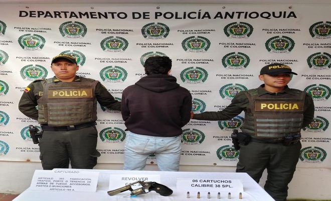 La Policía capturó a diez personas y sacó de circulación armas que serían usadas para cometer homicidios, extorsiones y amenazas.