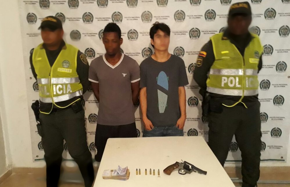 La-Policía-Nacional-captura-tres-personas-por-porte-ilegal-de-arma-de-fuego. 