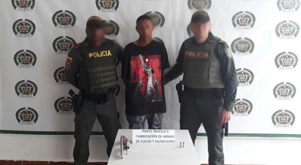 La-Policía-Nacional-captura-tres-personas-por-porte-ilegal-de-arma-de-fuego. 