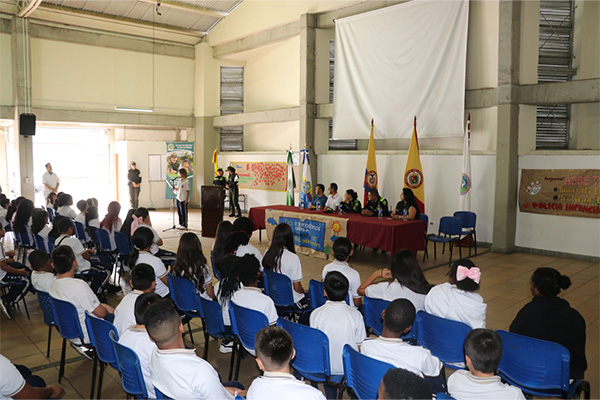 Policia-nacional-fortalece-acciones-para-prevenir-el-reclutamiento-de-menores-en-la-comuna-villa-santana
